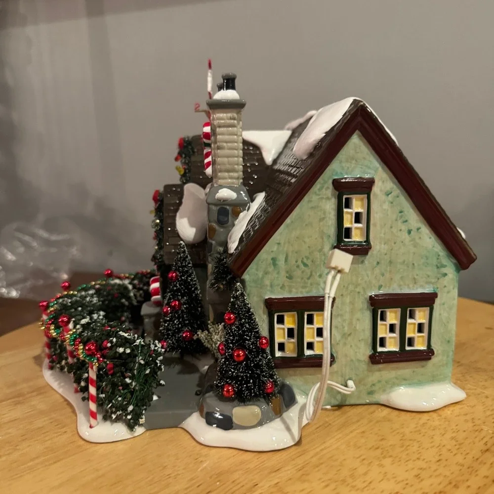 Department 56 The Peppermint House Snow Village Lighted Dept 56 w/ Box